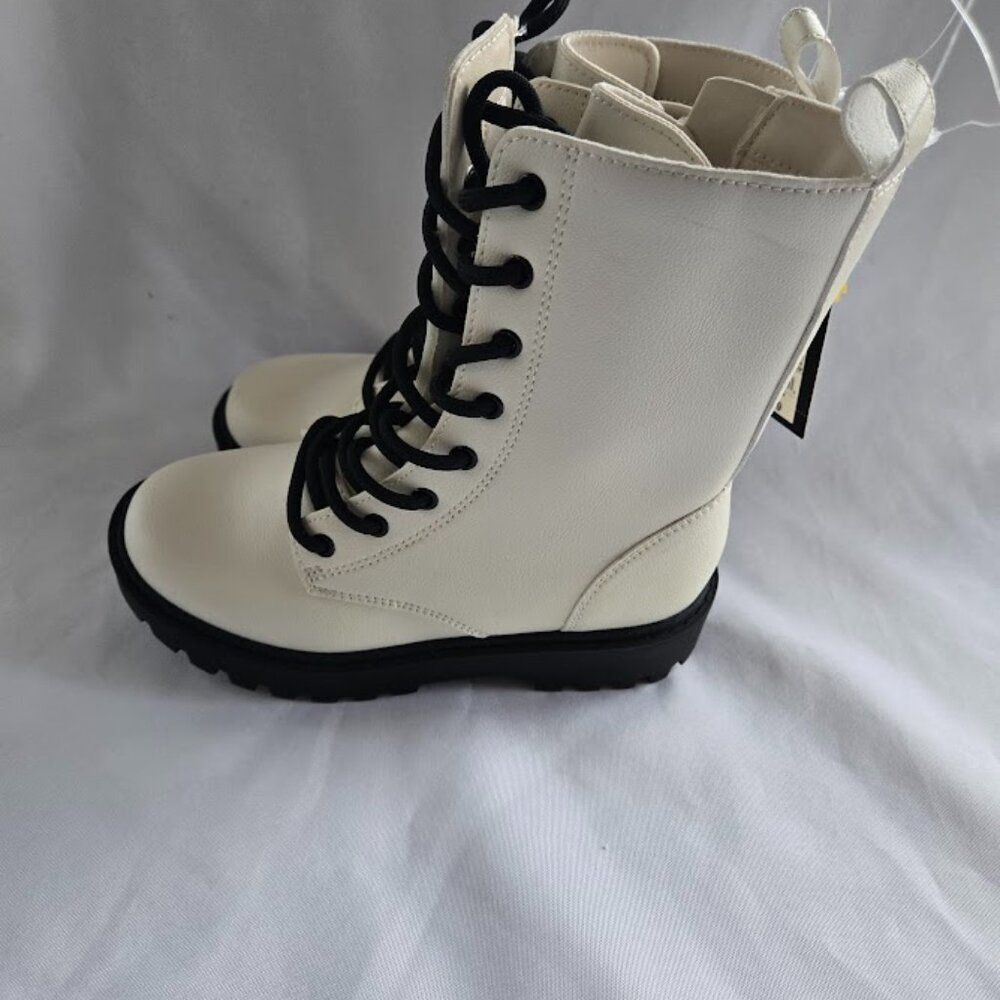 Art Class Khari Lace-Up Combat Boots - White - Girls size 1 - NEW with box